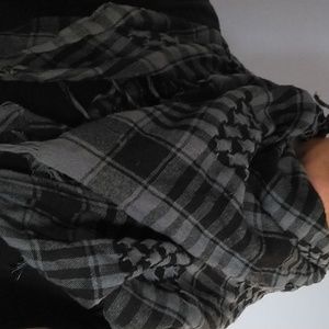 Large scarf, grey and black